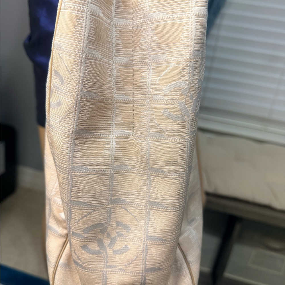 CHANEL Beige Jacquard Tote Bag with Logo Motif - Picture 11 of 15